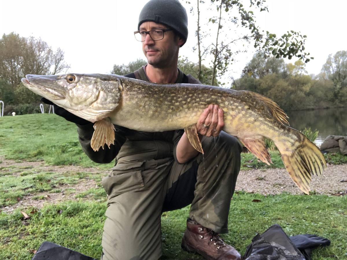 pike fishing in the lea valley