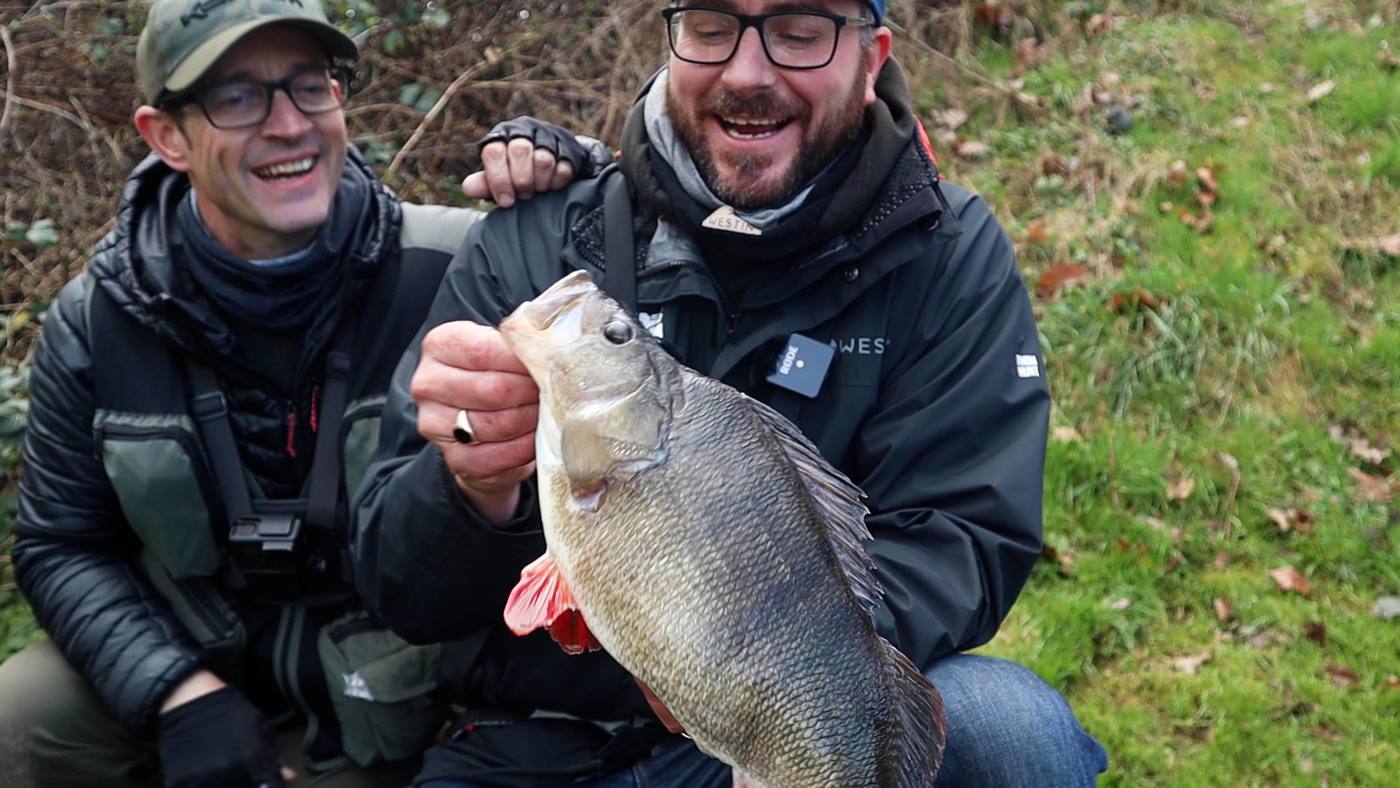 How to catch perch with lures on the canal (with Thom Hunt)