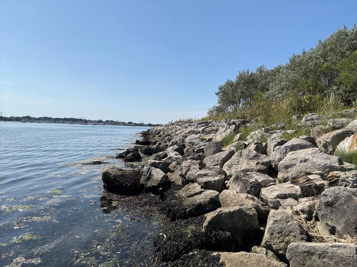 bass fishing holes bay